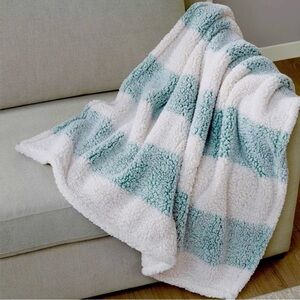 NEW Alpine Valley Cozy Sherpa Throw, 50" x 60"